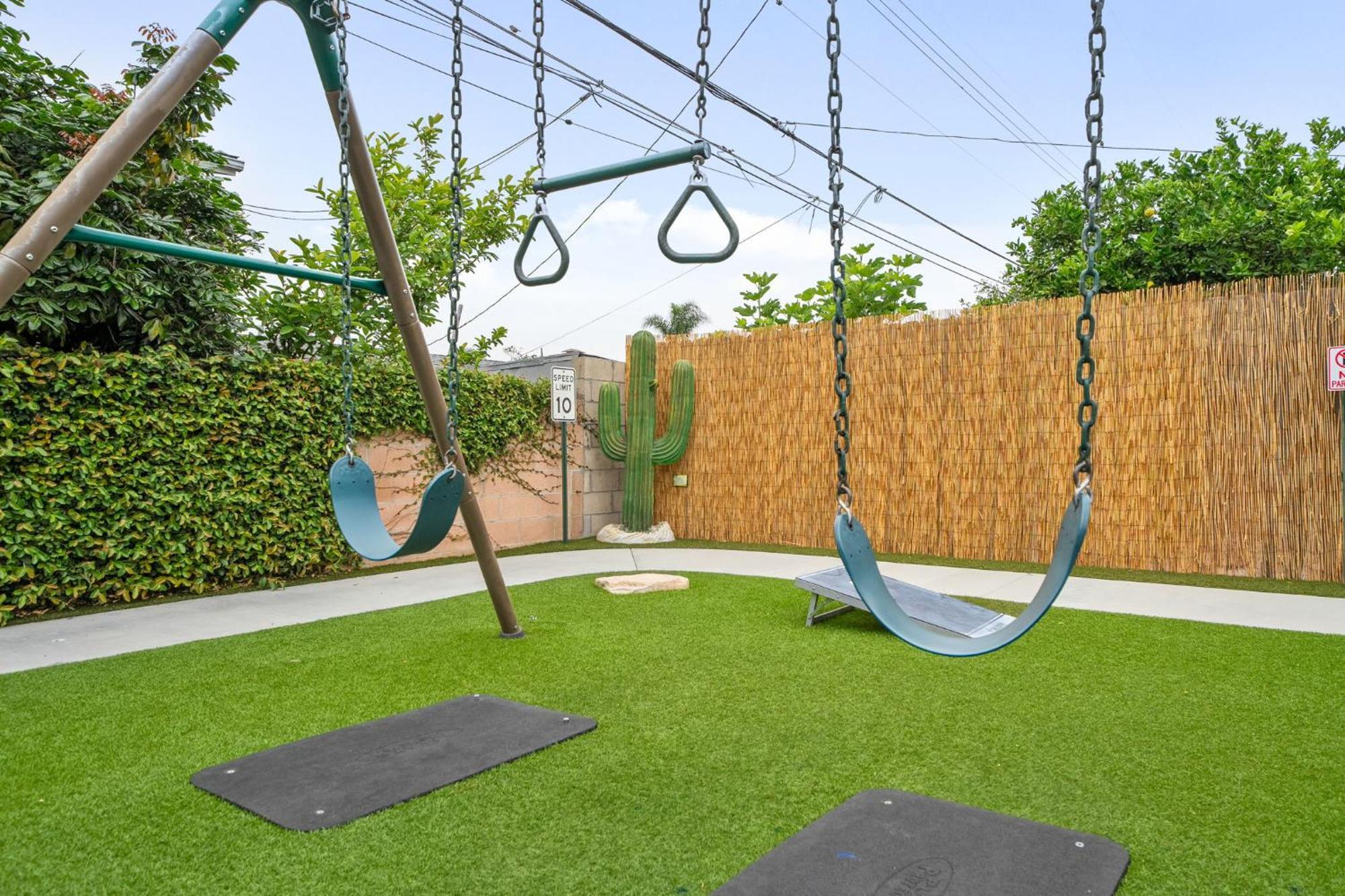 Safari Adventure: Arcade, Golf, Playground, Cars & More! Holiday home